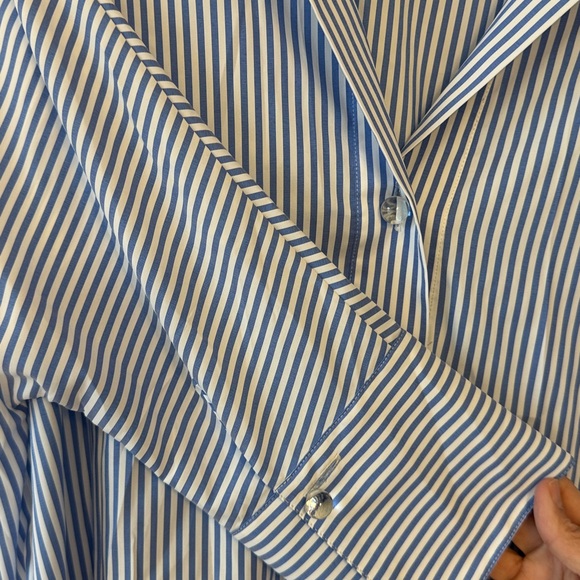 Tuckernuck Willow Striped Blue Blouse Medium EUC - Picture 6 of 7
